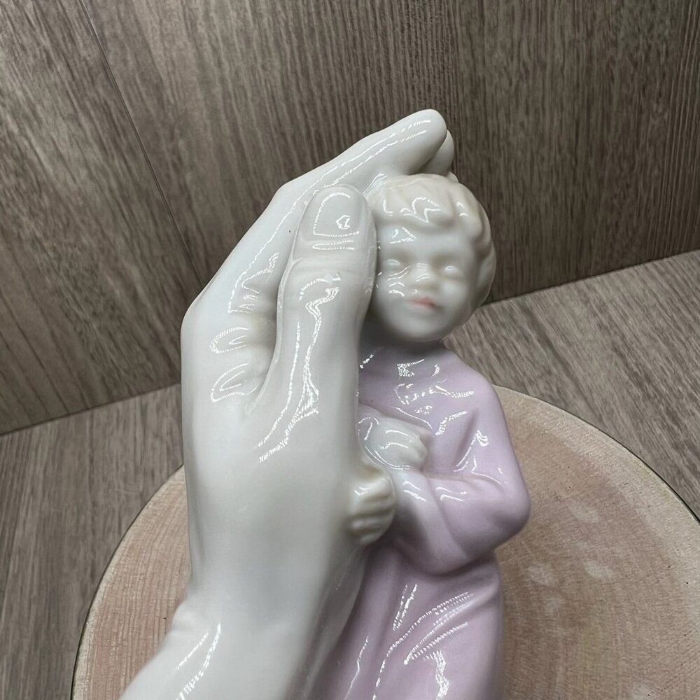 VTG 1983 Roman Palm of My Hand Child Figurine Porcelain Religious Glossy Lilac - Picture 6 of 10